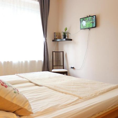 Grape&Wine Guesthouse เอ็กเกอร์ ภายนอก รูปภาพ