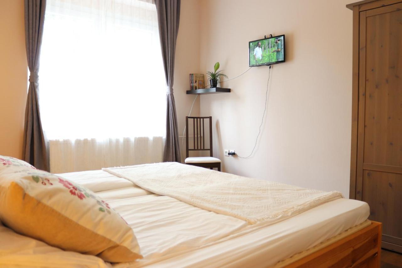 Grape&Wine Guesthouse เอ็กเกอร์ ภายนอก รูปภาพ