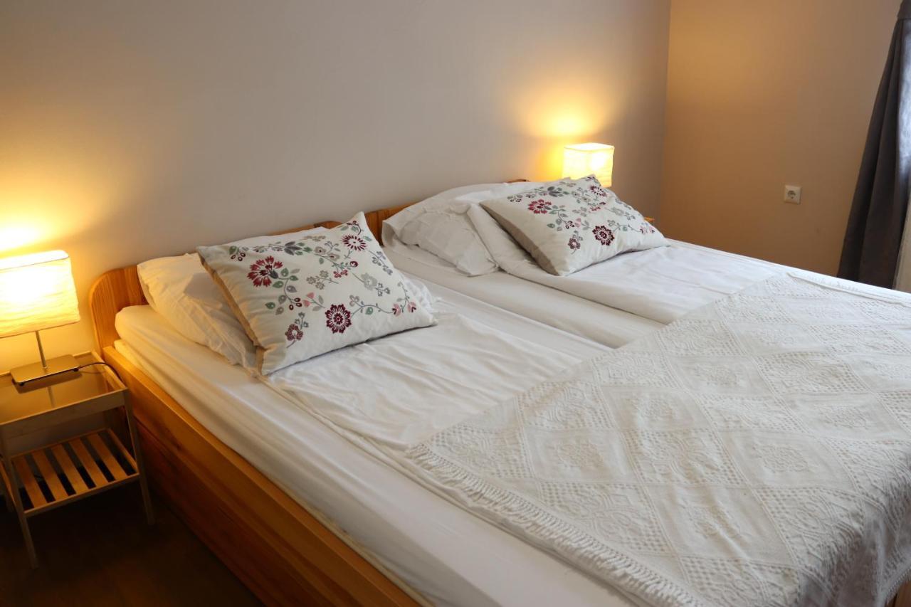Grape&Wine Guesthouse เอ็กเกอร์ ภายนอก รูปภาพ
