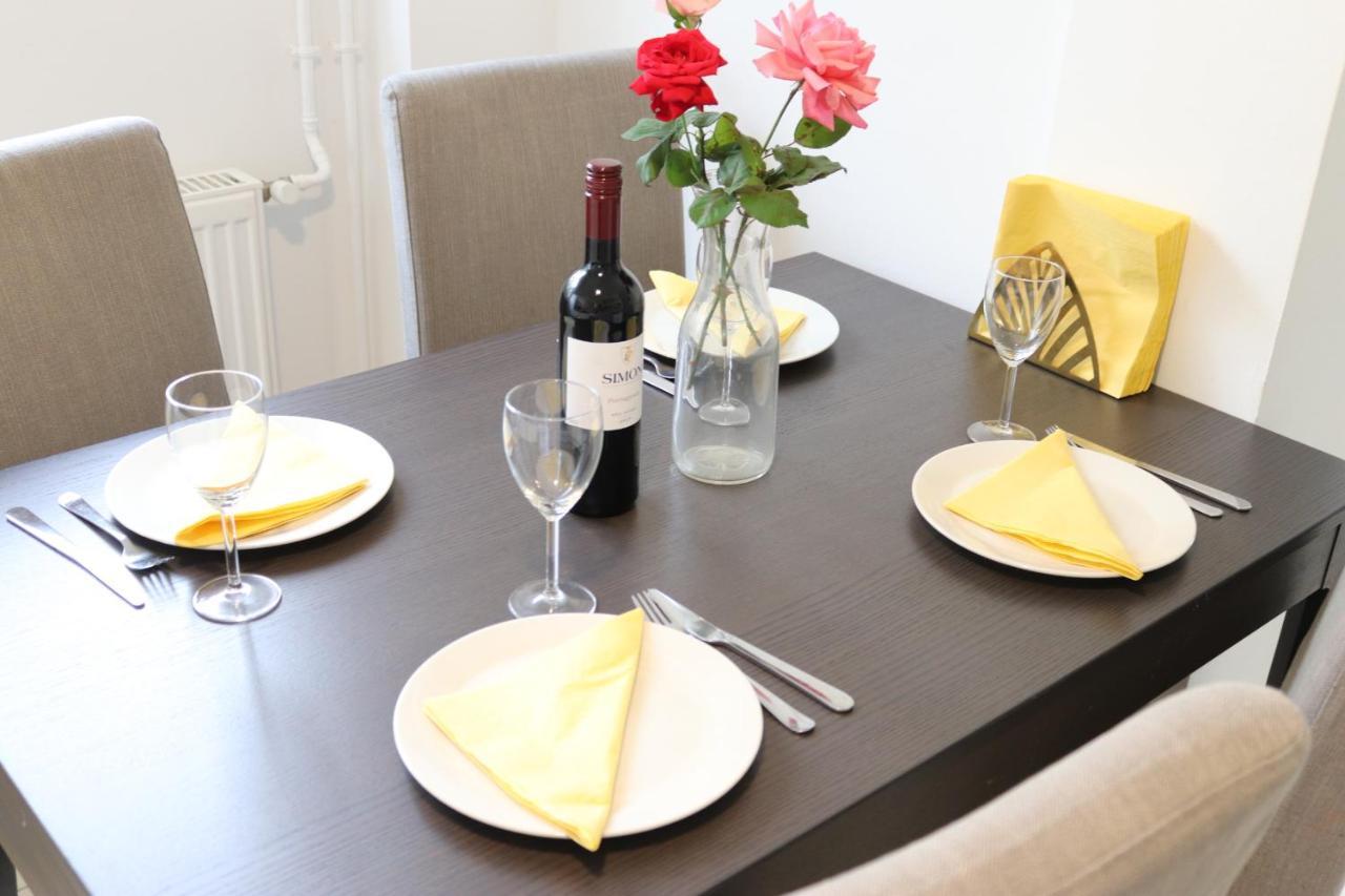 Grape&Wine Guesthouse เอ็กเกอร์ ภายนอก รูปภาพ