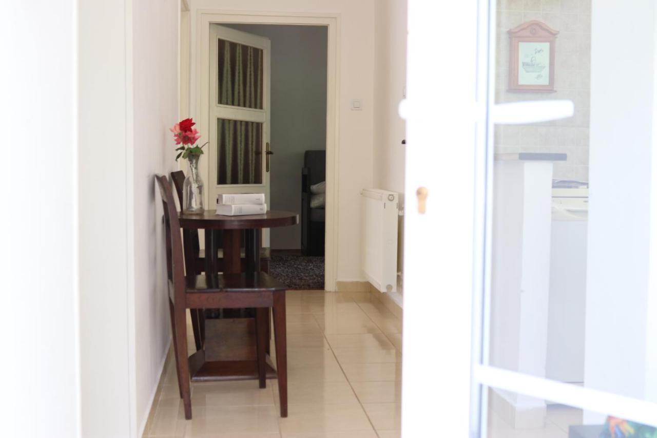 Grape&Wine Guesthouse เอ็กเกอร์ ภายนอก รูปภาพ