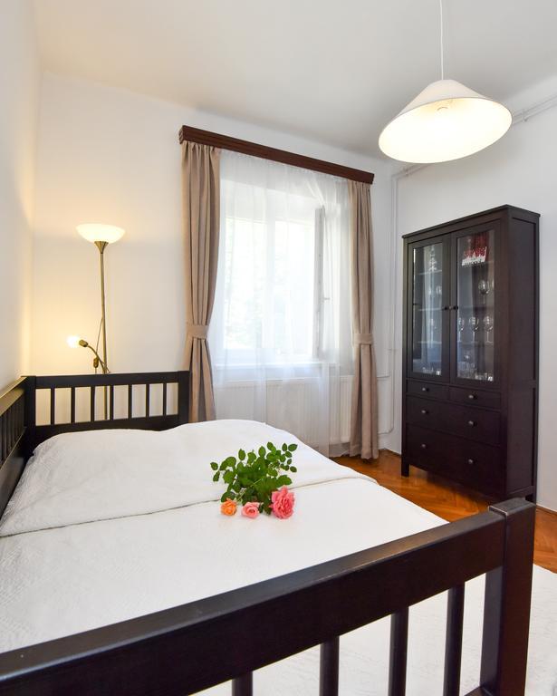 Grape&Wine Guesthouse เอ็กเกอร์ ภายนอก รูปภาพ