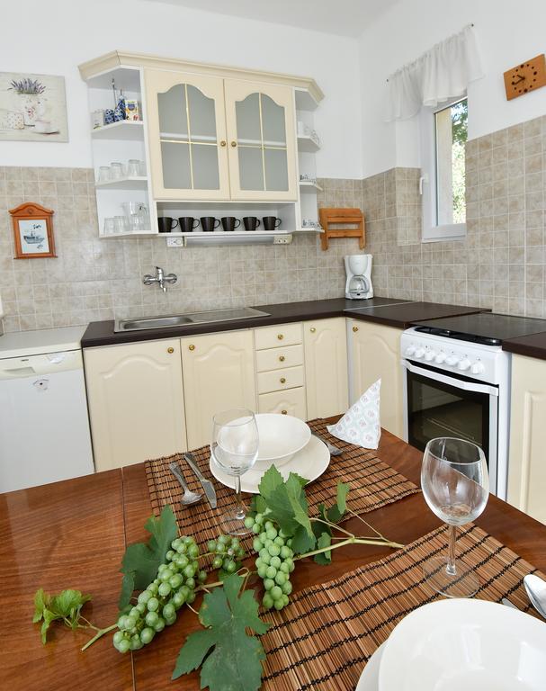 Grape&Wine Guesthouse เอ็กเกอร์ ภายนอก รูปภาพ